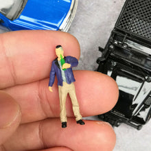 Load image into Gallery viewer, 1:64 Painted Figure Mini Model Miniature Resin Diorama Cheers Chat Drinking Man

