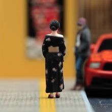 Load image into Gallery viewer, 1:24 Painted Figure Model Miniature Resin Diorama  Sand Kimono Lady with Cat
