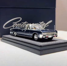Load image into Gallery viewer, GOC 1:64 HEC Blue Continental X100 Luxury Limousine Model Diecast Metal Car
