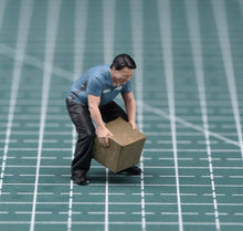 Load image into Gallery viewer, 1:64 Painted Figure Model Miniature Resin Diorama Sand Courier Porter Worker Set
