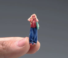 Load image into Gallery viewer, 1:64 Painted Figure Model Miniature Resin Diorama Sand Fashion Lady Sunglasses
