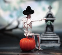Load image into Gallery viewer, 1:64 Painted Figure Model Miniature Resin Diorama Toy Sand  White Skull Hat
