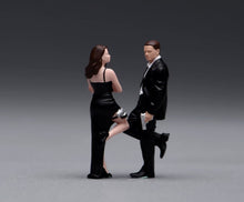Load image into Gallery viewer, 1:64 Painted Figure Model Miniature Resin Sand Agent Couple In Black Lovers Set
