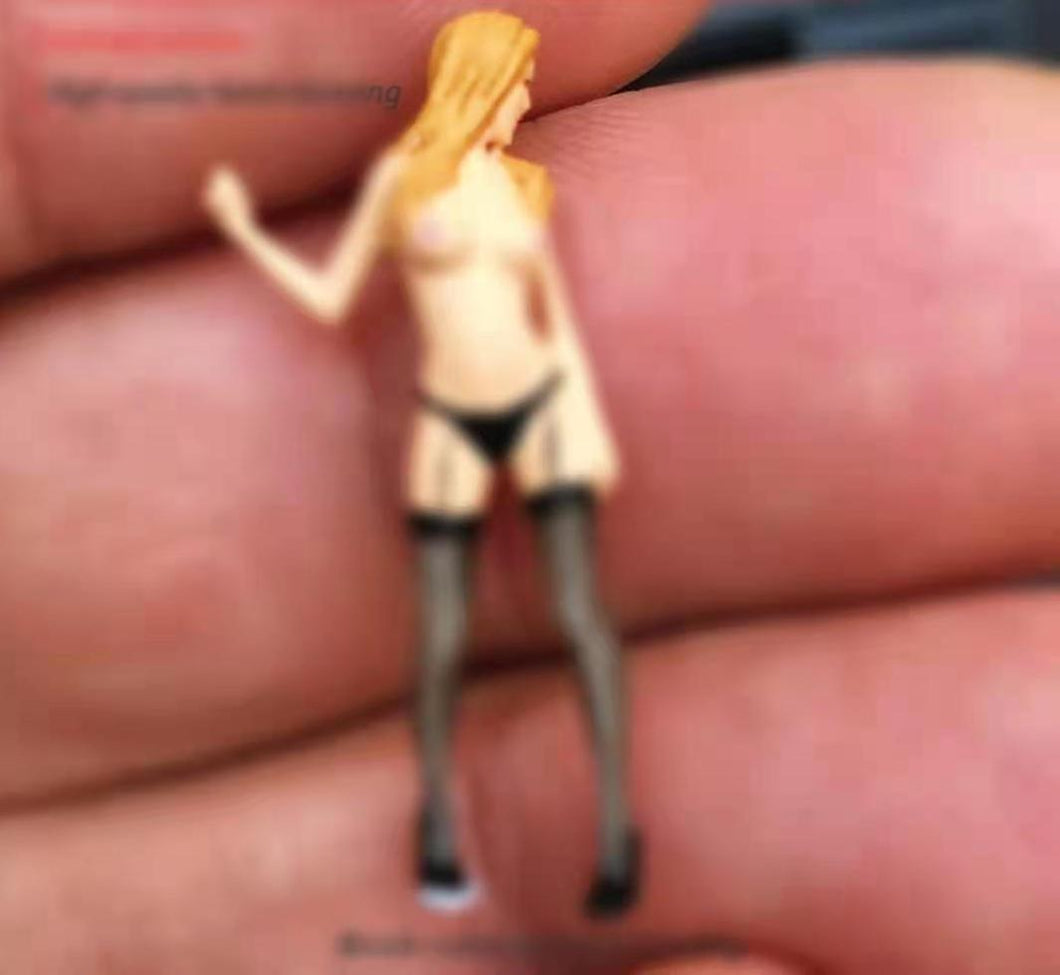 1:64 Painted Figure Mini Model Miniature Resin Diorama Sand Sexy Girl Lady L