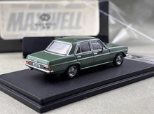 Load image into Gallery viewer, Maxwell 1:64 Green W114 200 Strich 8 Classic Sedan Model Diecast Metal Car New Collection
