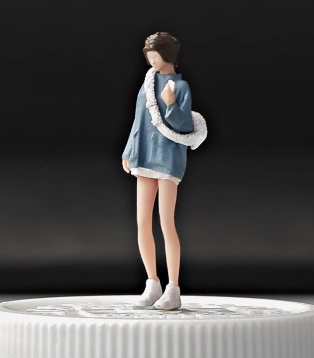 1:64 Painted Figure Mini Model Miniature Resin Diorama Sand Trendy Girl Blue Toy
