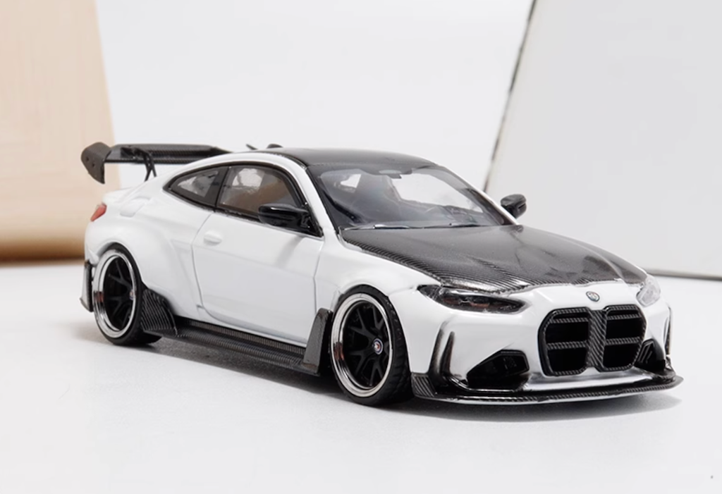 SW 1:64 White M4 G82 Widebody Coupe Racing Sports Model Diecast Metal Car New Collection
