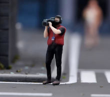 Load image into Gallery viewer, 1:64 Painted Figure Model Miniature Resin Diorama street interview Host Camera
