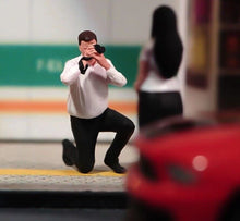 Load image into Gallery viewer, 1:64 Painted Figure Model Miniature Resin Diorama Sand Camera Man Photographer New Collection
