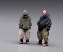 Load image into Gallery viewer, 1:64 Painted Figure Model Miniature Resin Sand Diorama Trendy Cool Style Couple
