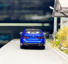 Load image into Gallery viewer, Howie 1:64 Blue F90 M5 Sedan Sports Model Diecast Metal Car New Collection

