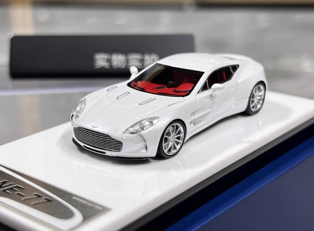 Deepmaker 1:64 White One 77 Coupe Sports Model Diecast Resin Car New Collection