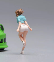 Load image into Gallery viewer, 1:24 Painted Figure Model Miniature Resin Diorama  Sand Hot Pants Pretty Girl
