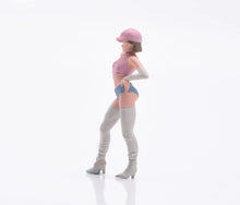 Load image into Gallery viewer, 1:24 Painted Figure Model Miniature Resin Diorama  Sand Pink Cap Trendy Girl
