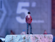 Load image into Gallery viewer, 1:64 Painted Figure Mini Model Miniature Resin Diorama Sunglasses Man Boy Trendy
