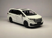 Load image into Gallery viewer, Masdi 1:64 White Odyssey RC3 Mini Van MPV Sports Model Diecast Metal Car New Collection
