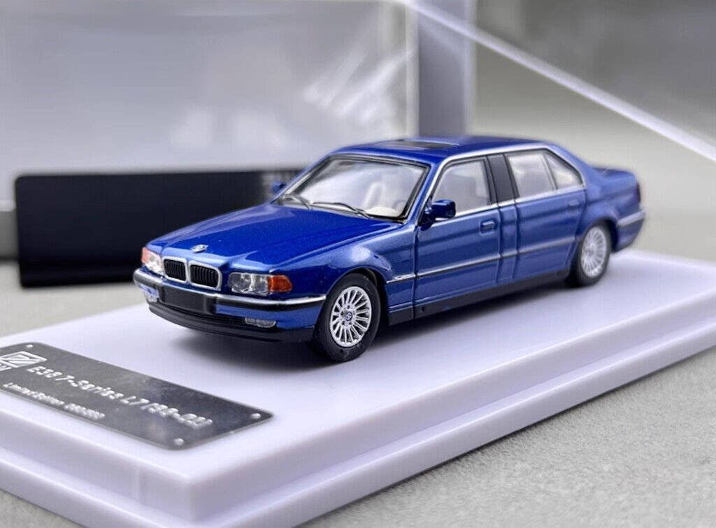 DCM 1:64 Blue 1998-01 E38 L7 728il Luxury Sedan Model Diecast Metal Car New Collection