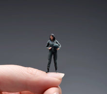 Load image into Gallery viewer, 1:64 Painted Figure Model Miniature Resin Diorama Toy Sand Woman Pilot Captain
