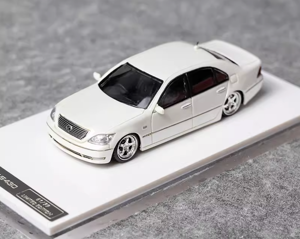 1:64 White LS430 VIP Sedan Sports Model Diecast Resin Car New Collection