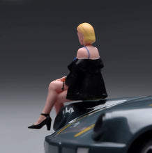 Load image into Gallery viewer, 1:64 Painted Figure Model Miniature Resin Diorama Sand Blond Sexy Lady Beauty
