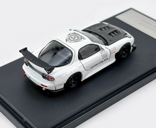 Load image into Gallery viewer, Master 1:64 White Carbon JDM RX-7 FD3S RE Sports Model Diecast Metal Car New Collection
