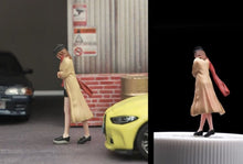 Load image into Gallery viewer, 1:64 Painted Figure Mini Model Miniature Resin Diorama Sand Trendy Girl Windcoat New
