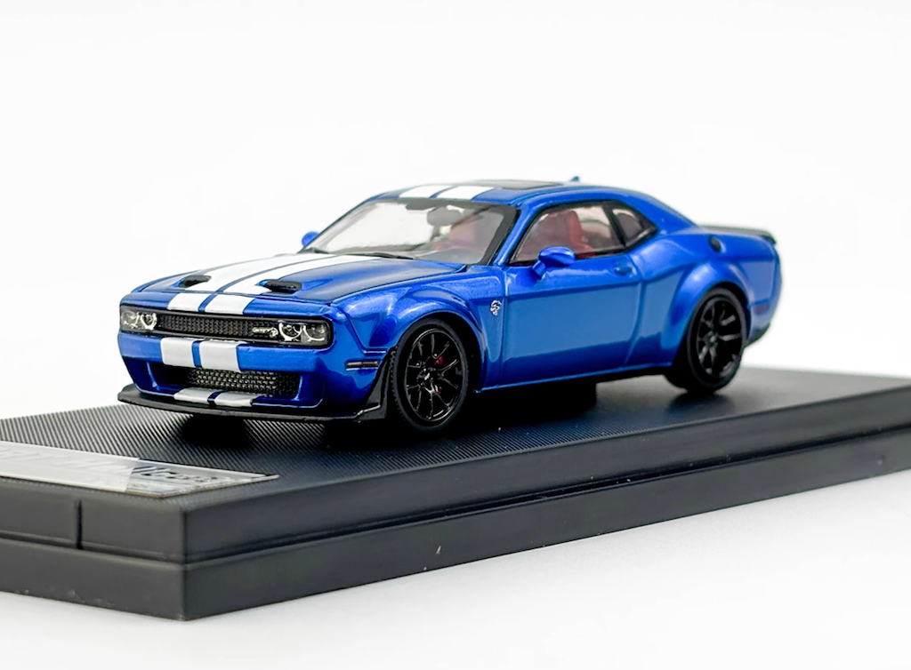 SH 1:64 Blue Stripe SRT Hellcat Muscle Sports Model Diecast Metal Car New Collection