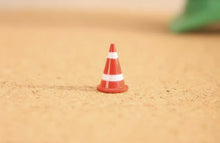 Load image into Gallery viewer, 1:64 Painted Figure Mini Model Miniature Resin Diorama Sand Road Repair Workers Collection
