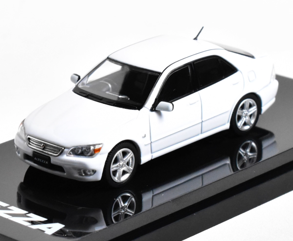 Hobby Japan 1:64 White Altezza RS200 Sedan Sports Model Diecast Metal Car New Collection