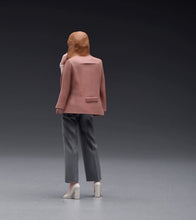 Load image into Gallery viewer, 1:24 Painted Figure Model Miniature Resin Diorama Boss Lady Professional Woman
