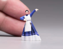 Load image into Gallery viewer, 1:64 Painted Figure Model Miniature Resin Diorama Sand Korean Traditional Lady
