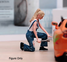 Load image into Gallery viewer, 1:24 Painted Figure Model Miniature Resin Diorama Mechanic Woman Repair Worker
