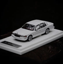 Load image into Gallery viewer, MK 1:64 White Lincoln Town Car Luxury Sedan Model Diecast Metal Car New Collection
