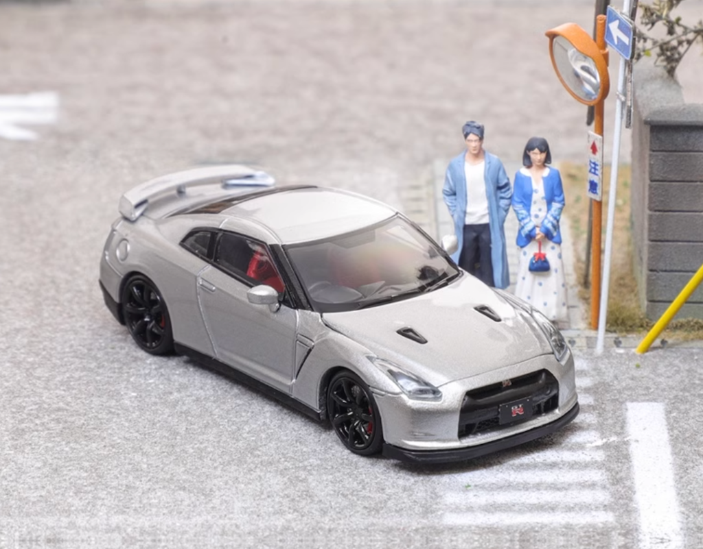 FH 1:64 Silver JDM Skyline GTR R35 Racing Sports Model Diecast Metal Car New Collection