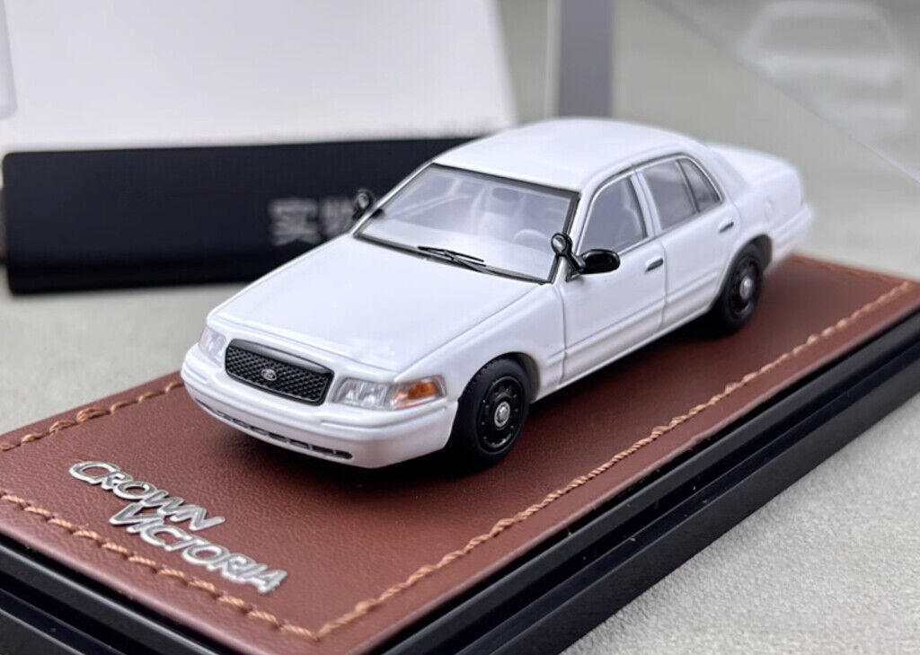 GOC 1:64 White Police Crown Victoria EN114 American Model Diecast Metal Car