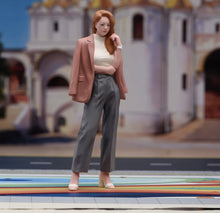 Load image into Gallery viewer, 1:24 Painted Figure Model Miniature Resin Diorama Boss Lady Professional Woman

