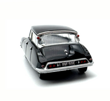 Load image into Gallery viewer, 1:76 Black 1967 DS19 Sedan Sports Model Diecast Metal Car New Collection

