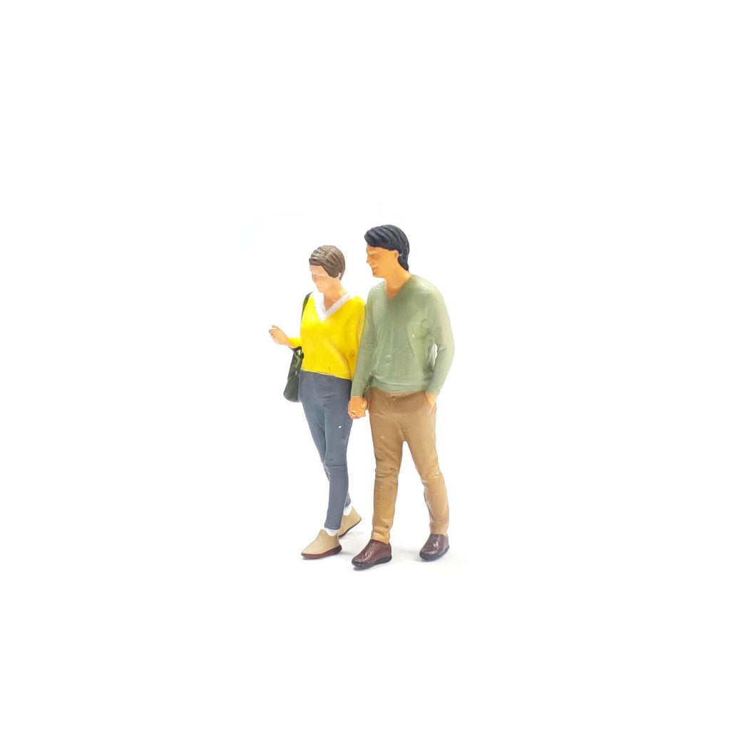 1:64 Painted Figure Mini Model Miniature Resin Diorama Toy Lovers Walking Couple
