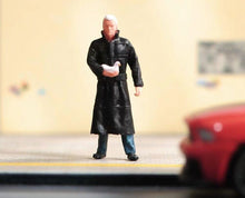 Load image into Gallery viewer, 1:64 Painted Figure Model Miniature Resin Diorama Sand Black Coat White Hair Man
