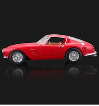 Load image into Gallery viewer, Bburago 1:24 250GT Berlinetta Passo Corto Racing Sports Model Toy Metal Car
