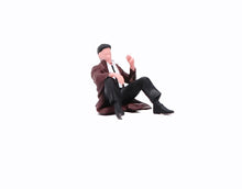 Load image into Gallery viewer, 1:24 Painted Figure Model Miniature Resin Diorama  Sand Sitting Suit Man Cool
