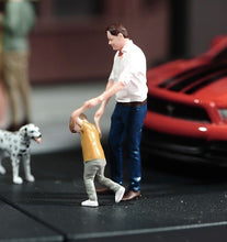 Load image into Gallery viewer, 1:64 Painted Figure Model Miniature Resin Diorama Sand Father and Son Playing New

