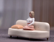 Load image into Gallery viewer, 1:64 Painted Figure Model Miniature Resin Sand Kneeling Beauty Woman Girl Blond
