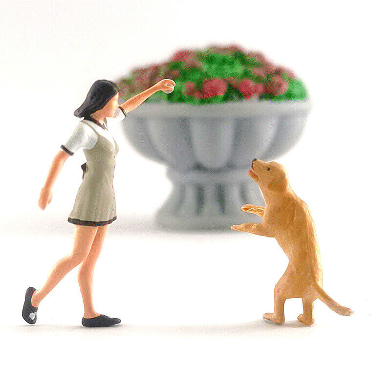 1:64 Painted Figure Mini Model Miniature Resin Diorama Toy Sand Girl Teasing Dog