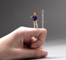 Load image into Gallery viewer, 1:64 Painted Unpainted Figure Model Miniature Resin Diorama Sand Hands Up Girl New
