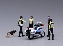 Load image into Gallery viewer, 1:24 Painted Figure Model Miniature Resin Diorama  Sand Policeman Police Set
