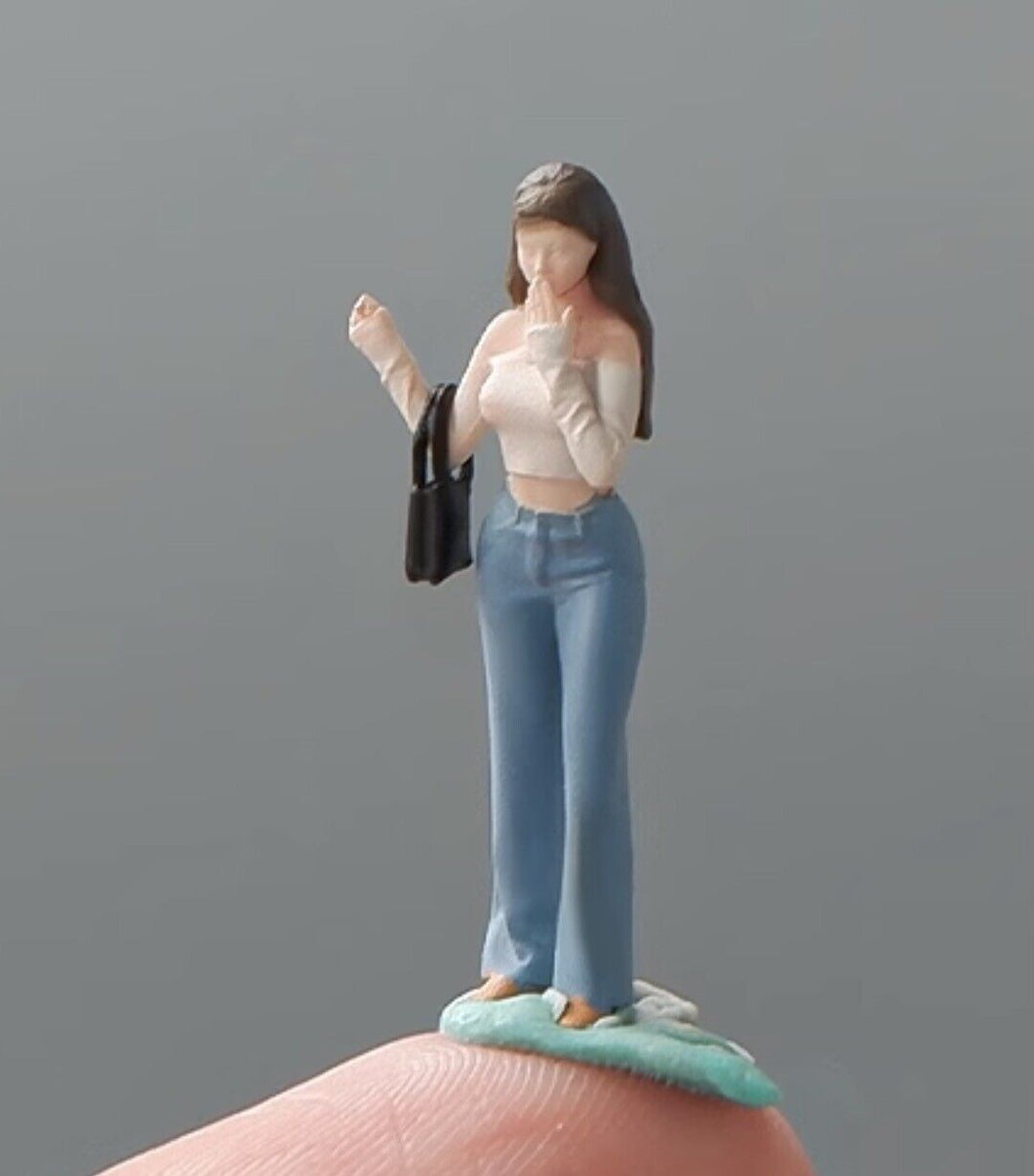 1:64 Painted Figure Mini Model Miniature Resin Diorama Sand Trendy Girl Lady Toy