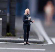 Load image into Gallery viewer, 1:64 Painted Figure Model Miniature Resin Diorama street interview Host Camera
