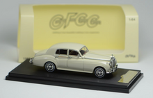 Load image into Gallery viewer, GFCC 1:64 Beige 1955 Silver Cloud I Classic Model Diecast Metal Car New Collection
