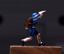 Load image into Gallery viewer, 1:64 Painted Figure Model Miniature Resin Diorama Scene Sand Boy Flies A Plane
